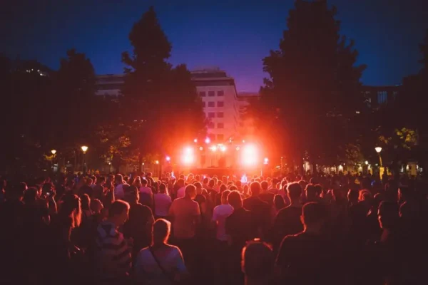 Finał Muzycznych Niedziel w Burzeninie – koncert, historia i zabawa pod chmurką