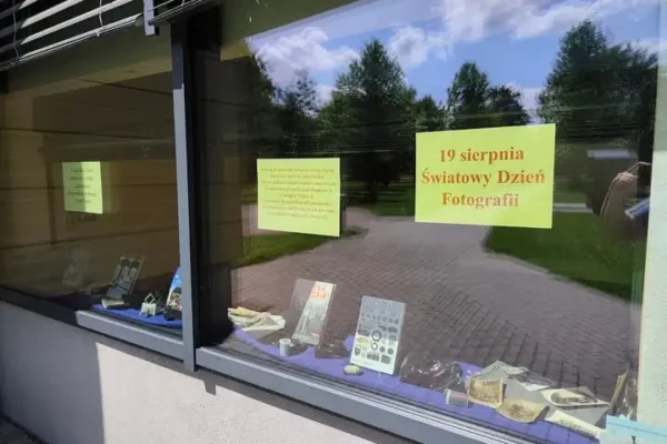 Dzień Fotografii w bibliotece – zapraszamy na wystawę