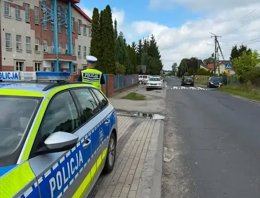 Policja kontroluje drogi przy szkołach w powiecie sieradzkim przed nowym rokiem szkolnym