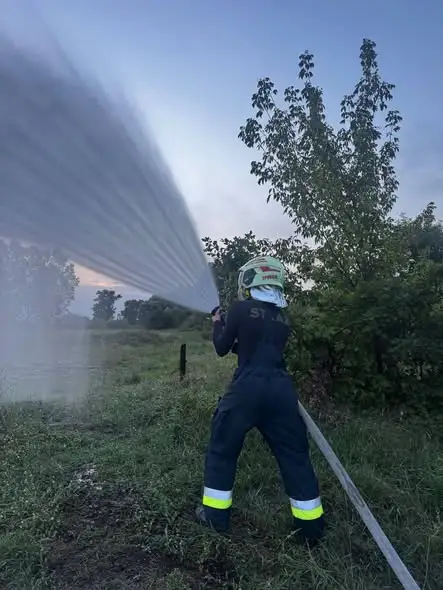 OSP Sieradz ćwiczyła na wodzie: linie zasilające i prądy gaśnicze