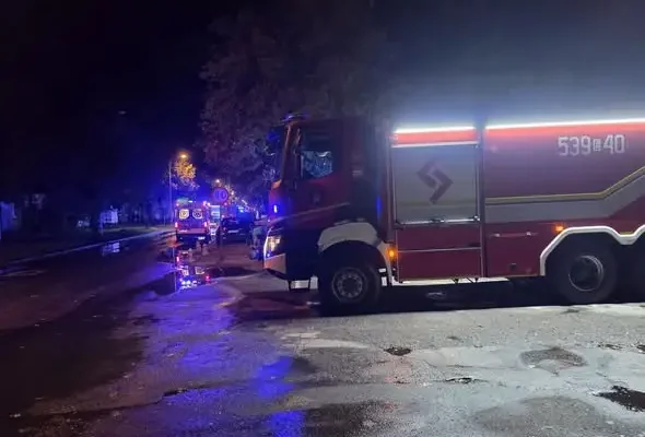 Pożar budynku mieszkalnego przy ul. Mickiewicza w Sieradzu – akcja strażaków