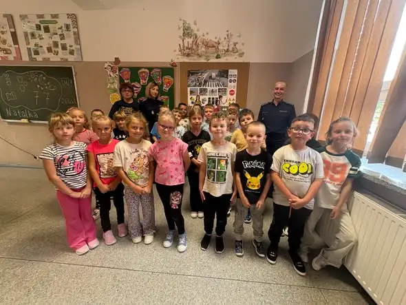 Sieradzkie policjantki edukują uczniów w ramach akcji „Bezpieczna droga do szkoły”