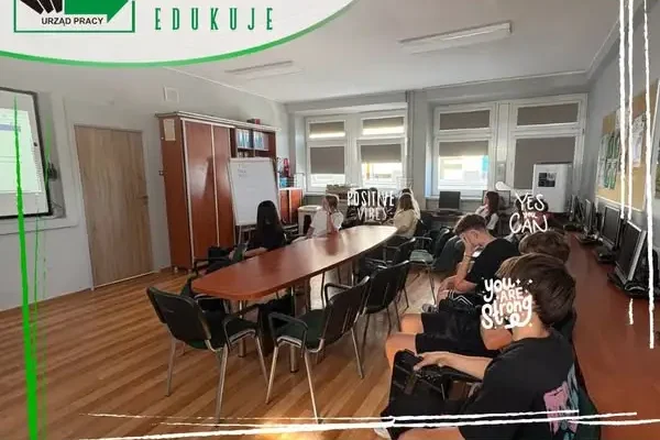 Uczniowie ze Szkoły Podstawowej nr 1 w Sieradzu odwiedzili Powiatowy Urząd Pracy