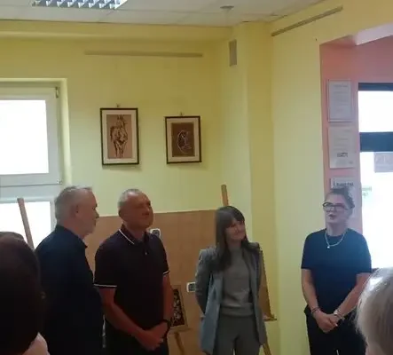 Intarsjowe obrazy Pawła Kasprzaka w Bibliotece Pedagogicznej w Sieradzu